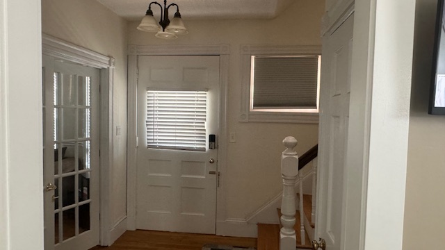 20240616-011247149-89cd-fe391b1bf493_front door inside.jpg